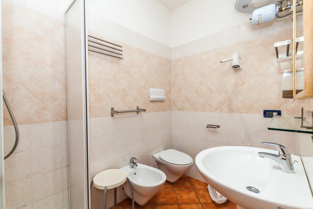 Hotel Residence Hibiscus La Caletta Exterior photo