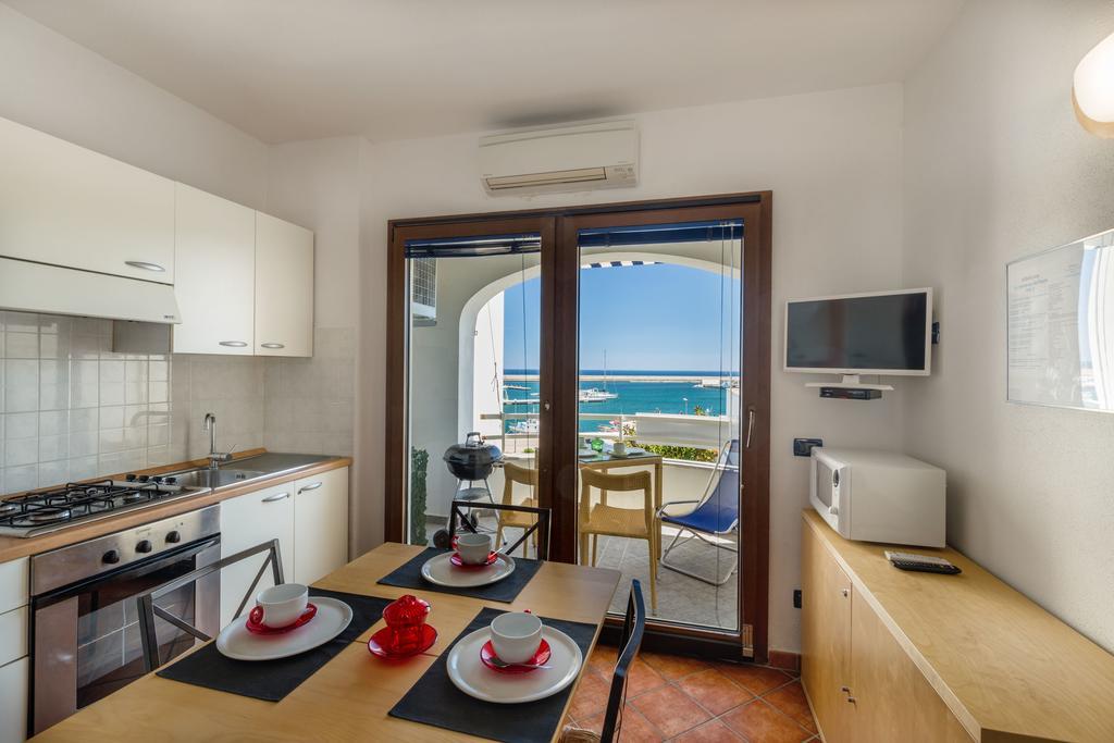 Hotel Residence Hibiscus La Caletta Exterior photo