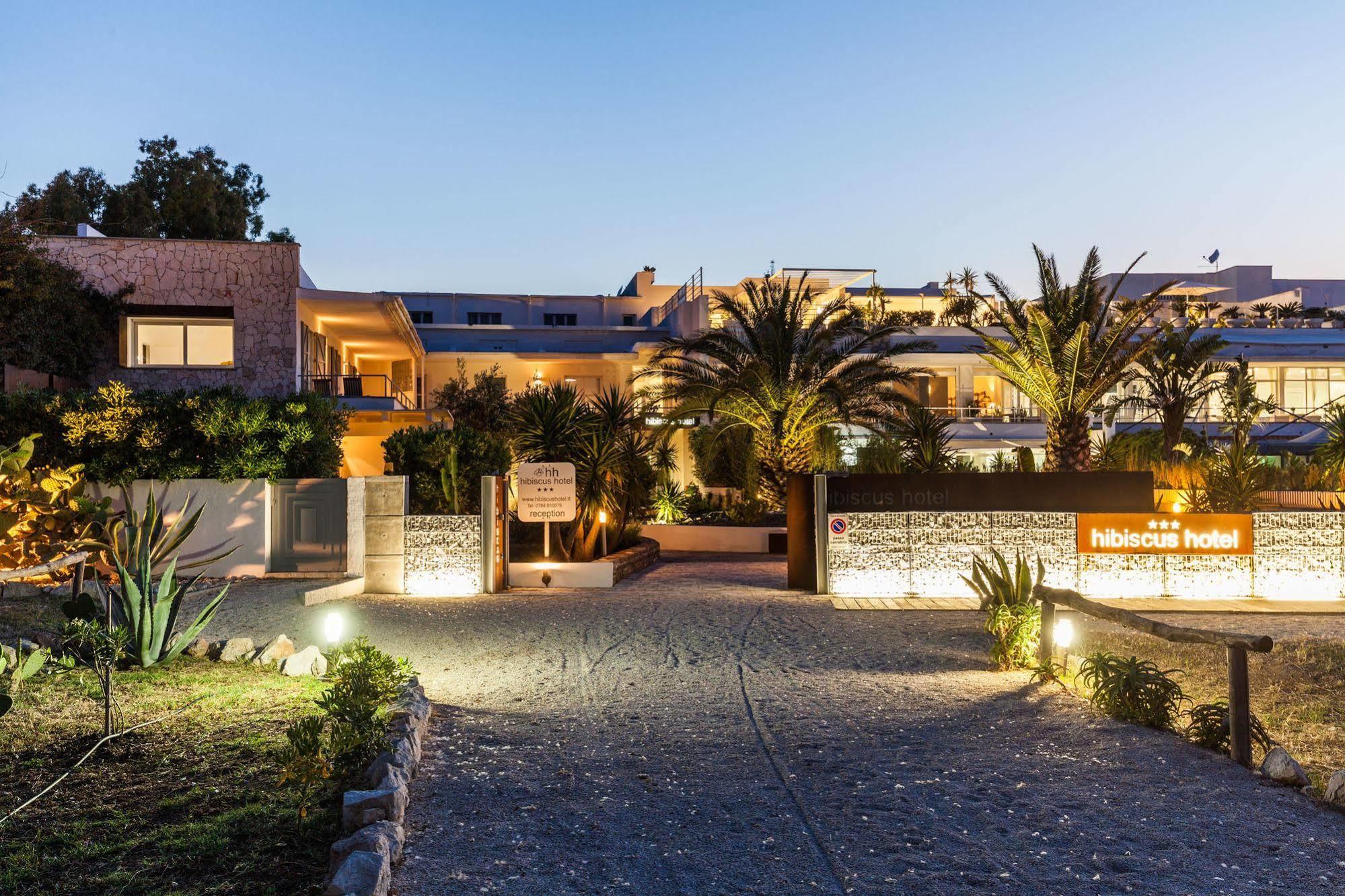Hotel Residence Hibiscus La Caletta Exterior photo