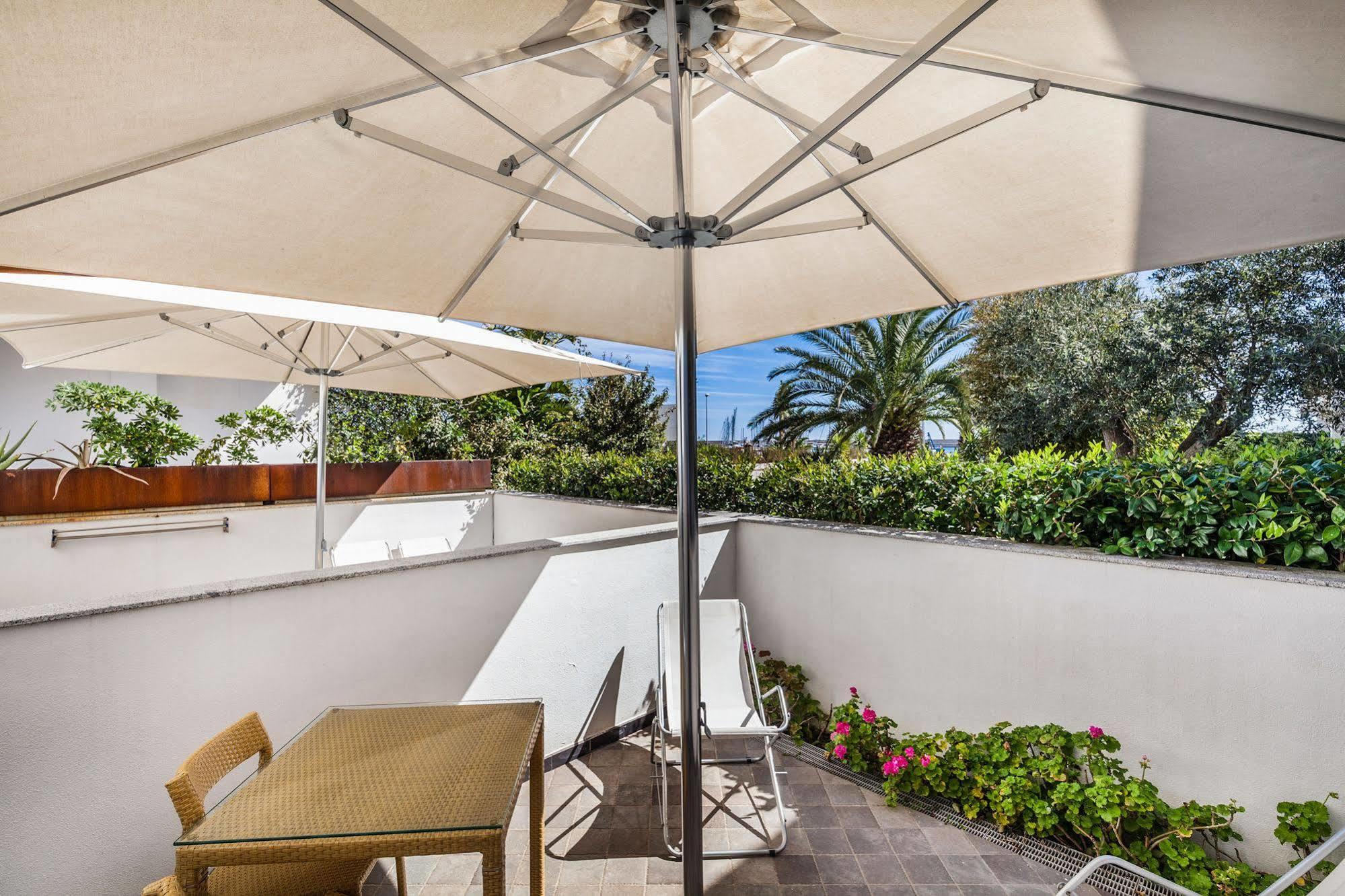 Hotel Residence Hibiscus La Caletta Exterior photo