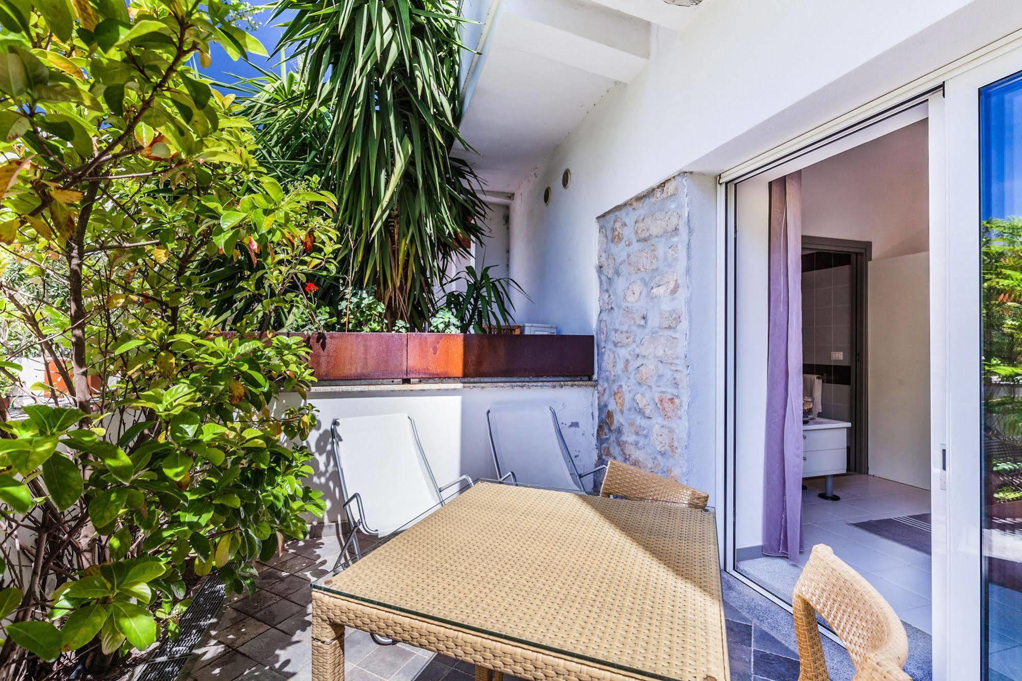 Hotel Residence Hibiscus La Caletta Exterior photo