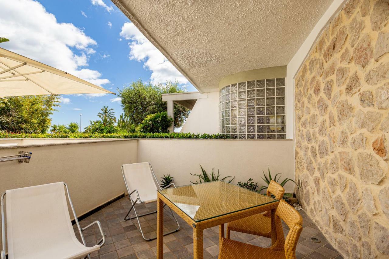 Hotel Residence Hibiscus La Caletta Exterior photo